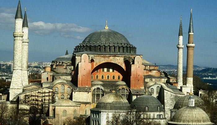Την Αγιά Σοφιά... τζαμί «ονειρεύεται» ο τούρκος υπουργός Πολιτισμού!