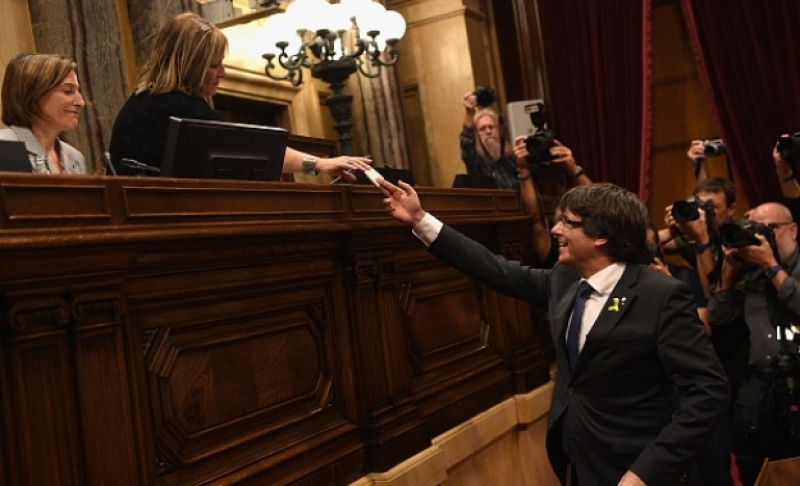 Το κοινοβούλιο της Καταλονίας είπε «ναι» στην ανεξαρτησία - έτοιμη για επέμβαση η Μαδρίτη