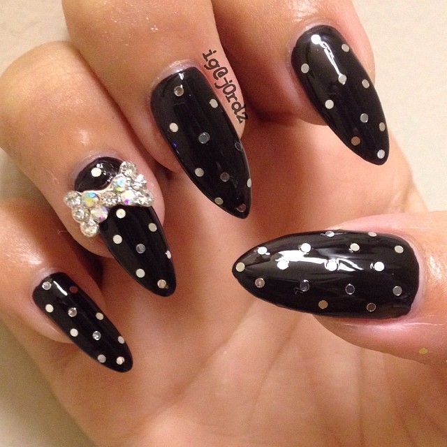 79203 Black Nails With A Bit Of Silver