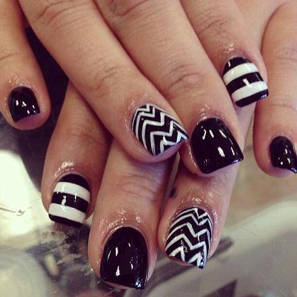 black and white Nails. Very cool Nails Creative and sexy. Will go with any outfit