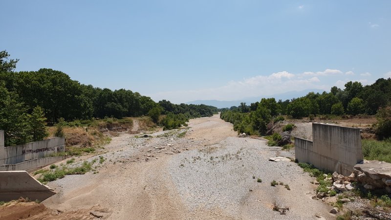 pineios xwris nero dentra iefimerida