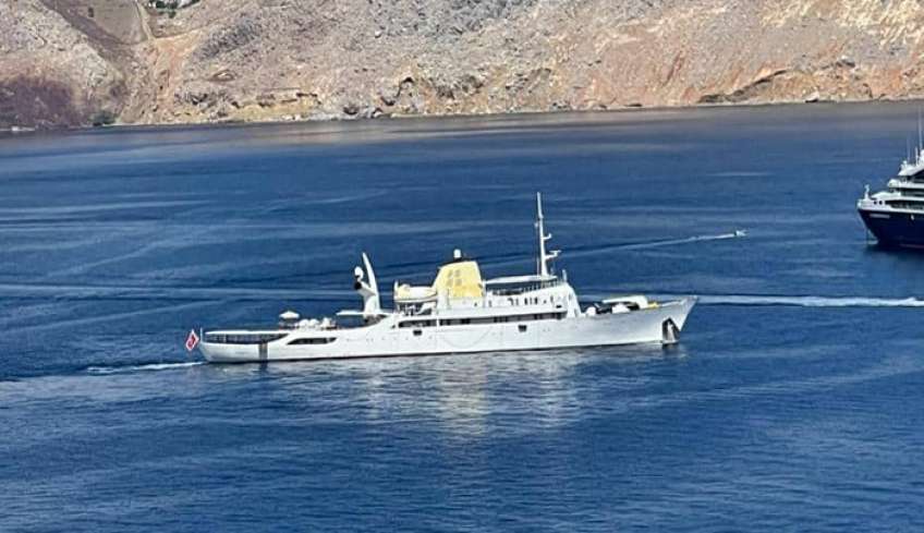 Η θρυλική θαλαμηγός του Ωνάση “Χριστίνα” κατέπλευσε στην παραλία “Νανού” της Σύμης