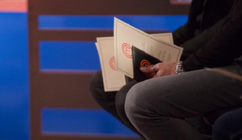Φεύγει από το MasterChef με πιάτο του Γιάννη Λουκάκου και μένουν οι πέντε!