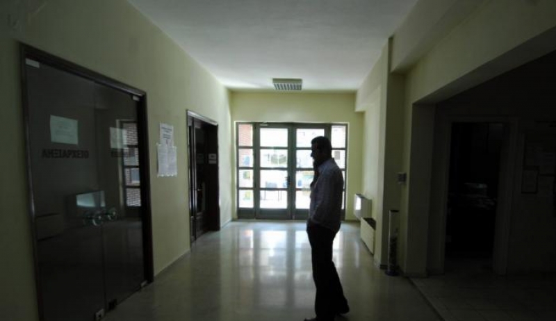 ΔΕΚΟ: Στον αέρα 40.000 εργαζόμενοι – Μισθοί και θέσεις εργασίας στην… πρέσα