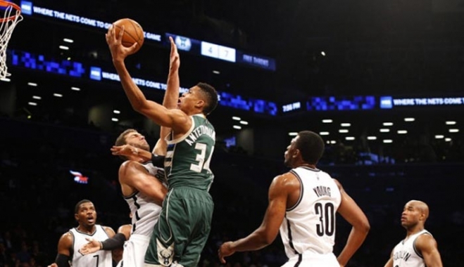 NBA: Πω, πω ένας Γιάννης! Τρομερός Αντετοκούνμπο [βίντεο]