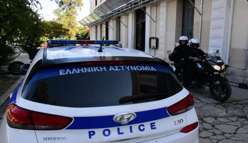 Λήστεψαν κούριερ στο Ρέθυμνο: Του έκλεισαν τον δρόμο με κάδους, κατέβηκε να τους σπρώξει και του πήραν 4.000 ευρώ