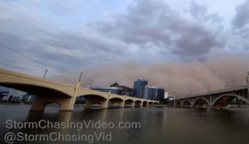 Εικόνες Βιβλικής Καταστροφής στις ΗΠΑ – Αμμοθύελλα «κατάπιε» το Φίνιξ! [βίντεο]