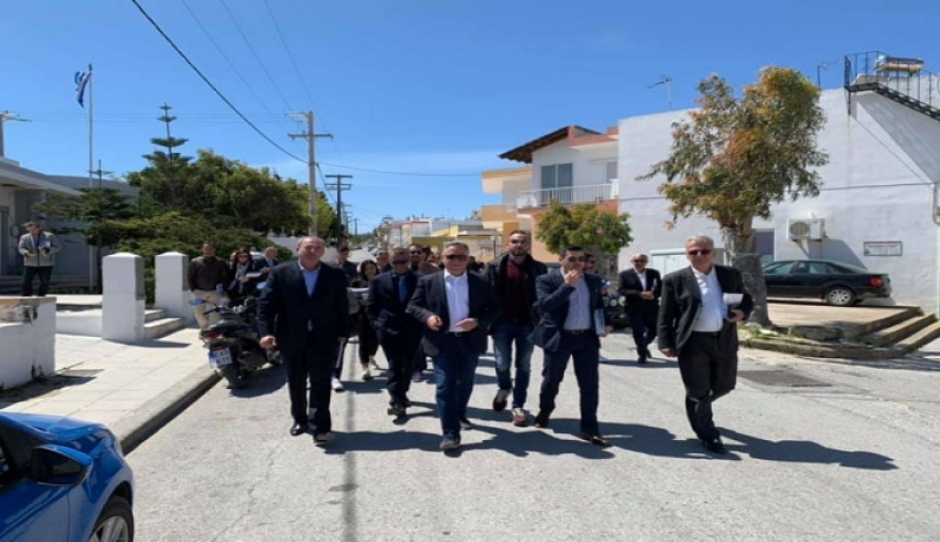 Ανεπαρκείς, άσχετοι και επικίνδυνοι, διαχειρίζονται τις τύχες του νησιού και οι πολίτες αρχίζουν ήδη να πληρώνουν το κόστος.”