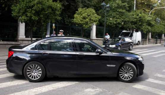 Ο Κατρούγκαλος βάζει πωλητήρια στα «μνημονιακά» υπουργικά αυτοκίνητα – Στο σφυρί και η BMW του Βενιζέλου