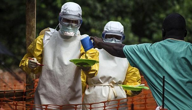 Ιός Ebola: Κρούουν τον κώδωνα κινδύνου οι υγειονομικές υπηρεσίες στη χώρα μας