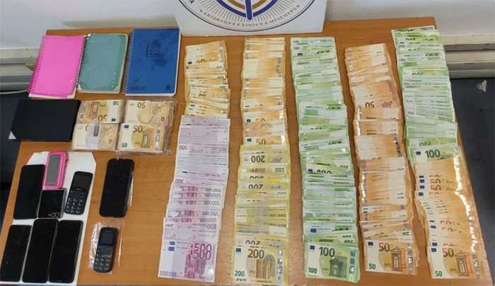 Χιλιάδες ευρώ στην κατοχή των μελών της εγκληματικής οργάνωσης με τις πολεοδομίες στην Αττική   Eurokinissi