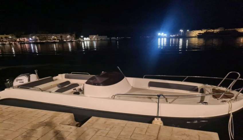 Εντοπισμός δεκαέξι αλλοδαπών και σύλληψη του αλλοδαπού διακινητή τους μετά από καταδίωξη στην Κω