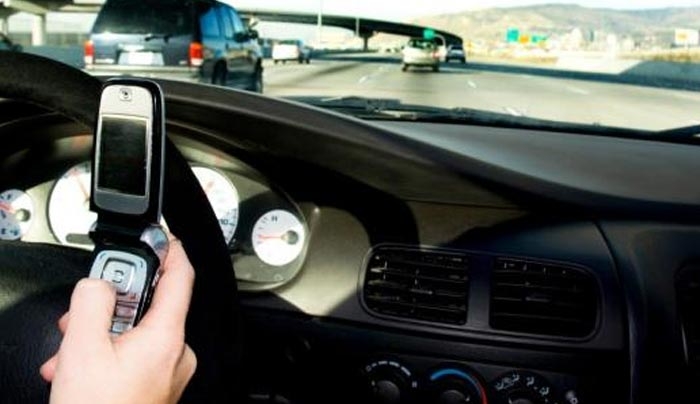 Γιατί δεν πρέπει να φορτίζετε το smartphone στο αυτοκίνητο