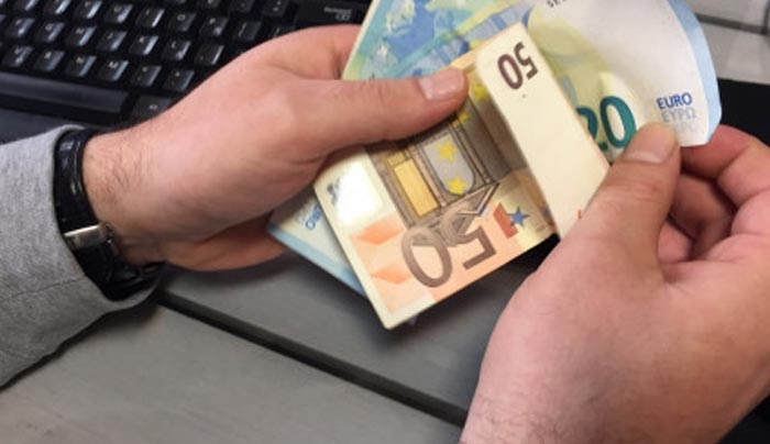 Μοιράζει λεφτά η κυβέρνηση! 300 εκατομμύρια το μέρισμα