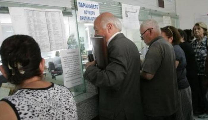 «Μαχαίρι» έως 10% και στις κύριες συντάξεις που είναι σε εκκρεμότητα