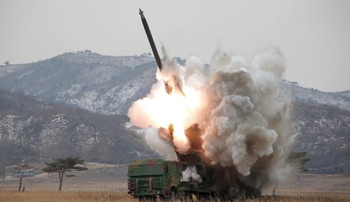 Νέα εκτόξευση πυραύλου από τη Β. Κορέα ως «απάντηση» στις κυρώσεις