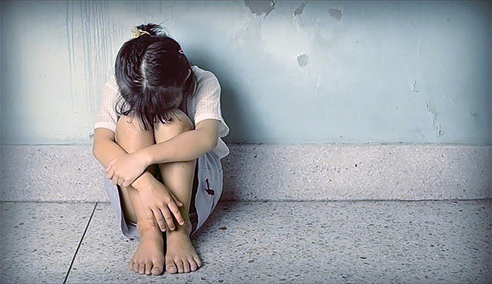 Απίστευτες εξελίξεις: Συγγενής κακοποίησε το 8χρονο κορίτσι για να εξαπατήσει τη μάνα!