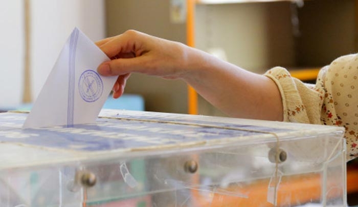 Δημοσκόπηση βόμβα - Εκτίμηση εκλογικής επιρροής: Στο 42% η Νέα Δημοκρατία στο 18% ο ΣΥΡΙΖΑ - &quot;Τσακίζονται&quot; τα μικρά κόμματα