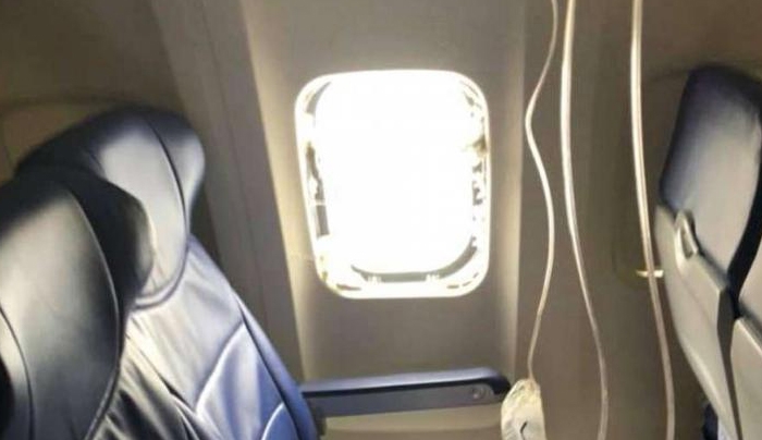 Πανικός σε πτήση! Τραγικός θάνατος για 43χρονη, τη «ρούφηξε» το σπασμένο παράθυρο