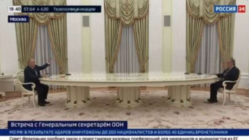 O Πούτιν υποδέχθηκε στο μακρύ τραπέζι τον Γκουτέρες: «Θετικό αποτέλεσμα» στις διαπραγματεύσεις «βλέπει» ο Ρώσος πρόεδρος