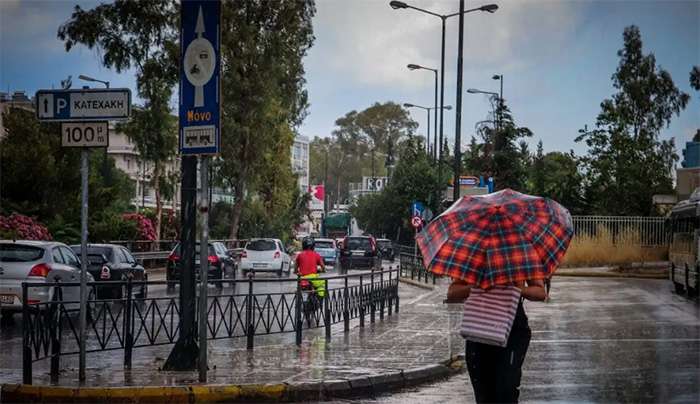 Καιρός σήμερα: Συννεφιά, τοπικές βροχές και μικρή άνοδος της θερμοκρασίας