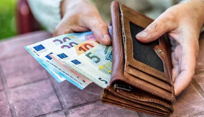 Πότε θα πληρωθούν οι συντάξεις Απριλίου