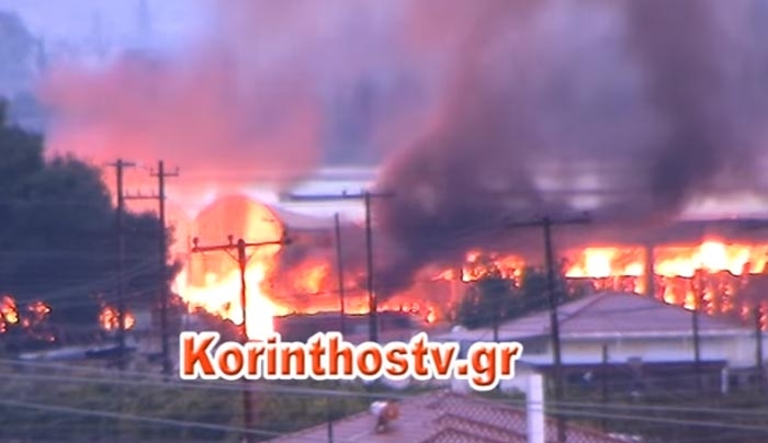 Bίντεο: Μεγάλη φωτιά σε αποθήκη εργοστασίου χαρτιού στην Αρχαία Κόρινθο
