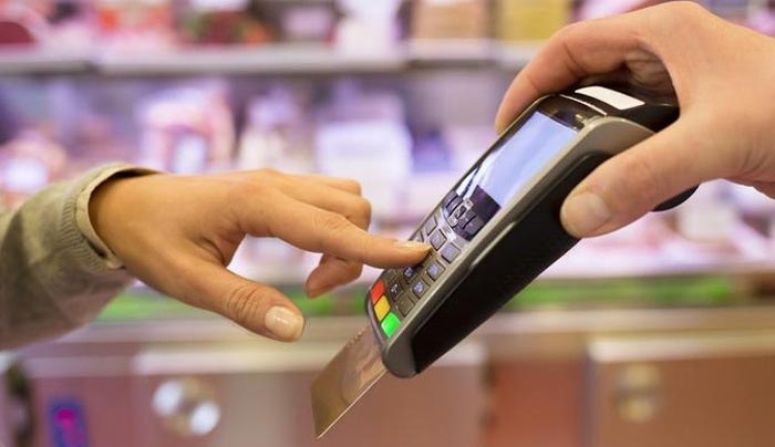 Αυστηρότεροι κανόνες και επιβαρύνσεις στη χρήση πλαστικού χρήματος