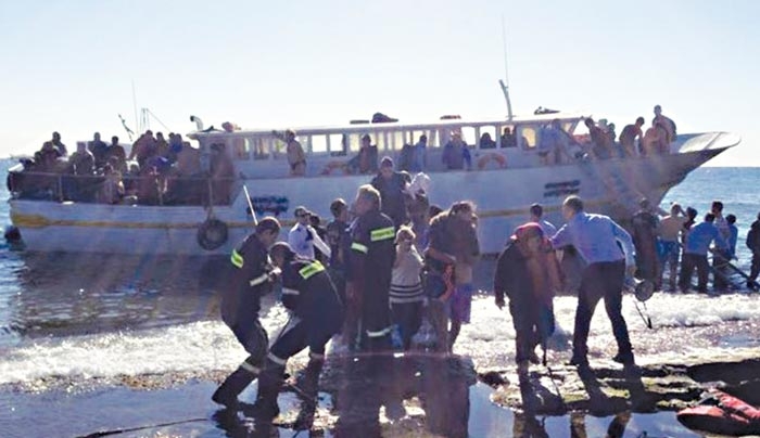 Μαζική απόβαση μεταναστών στη Ρόδο! Τιτάνια προσπάθεια λιμενικών και εθελοντών για τη διάσωσή τους