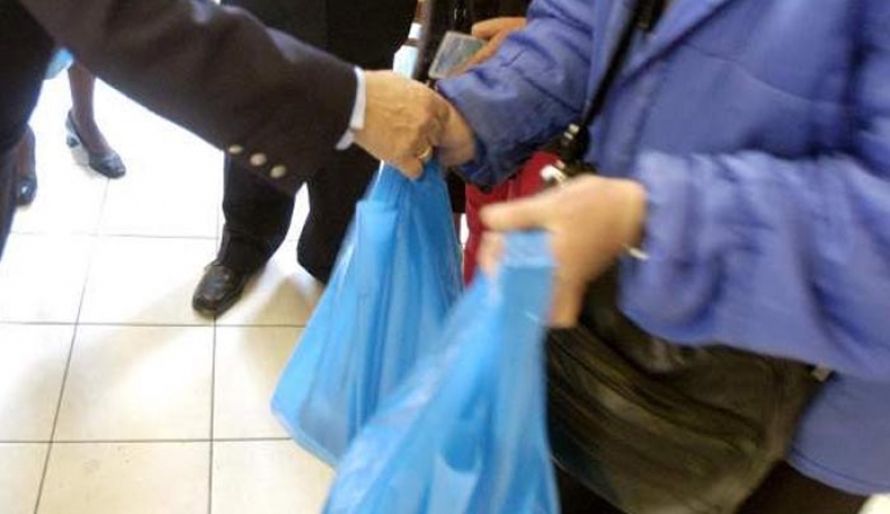 Βγήκε το ΦΕΚ: «Χαράτσι» στις πλαστικές σακούλες -Θα τις πληρώνουμε από 1η Ιανουαρίου