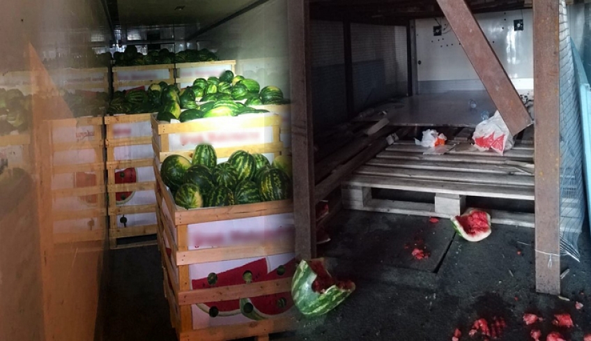 Διακινητές στοίβαξαν 20 μετανάστες σε ψυγείο με καρπούζια