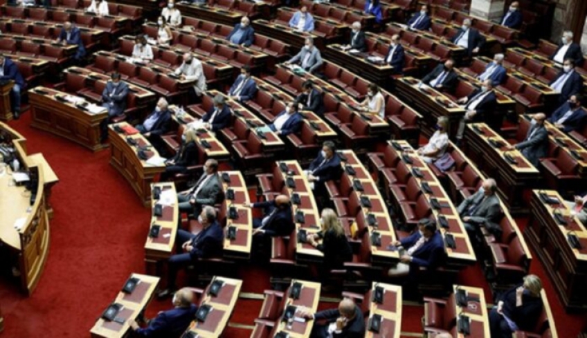 Υπερψηφίστηκε το νομοσχέδιο για τον εκσυγχρονισμό των προσλήψεων στο Δημόσιο