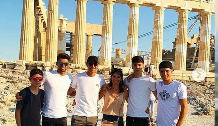 Ο Ζινεντίν Ζιντάν διαφημίζει οικογενειακά την Ελλάδα! [εικόνες]