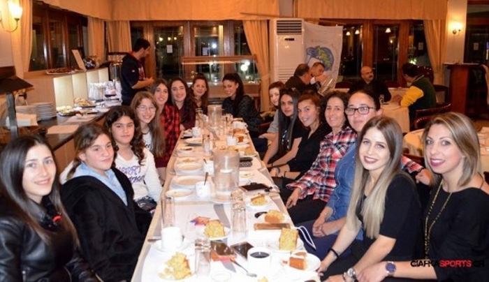 Σε οικογενειακό κλίμα η πίτα του Φιλίνος (βίντεο)
