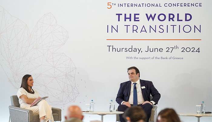 Πιερρακάκης στο 5ο Διεθνές Συνέδριο ΟΕΕ: Νέο μάθημα Οικονομίας στην Α Λυκείου από τον Σεπτέμβριο του 2025