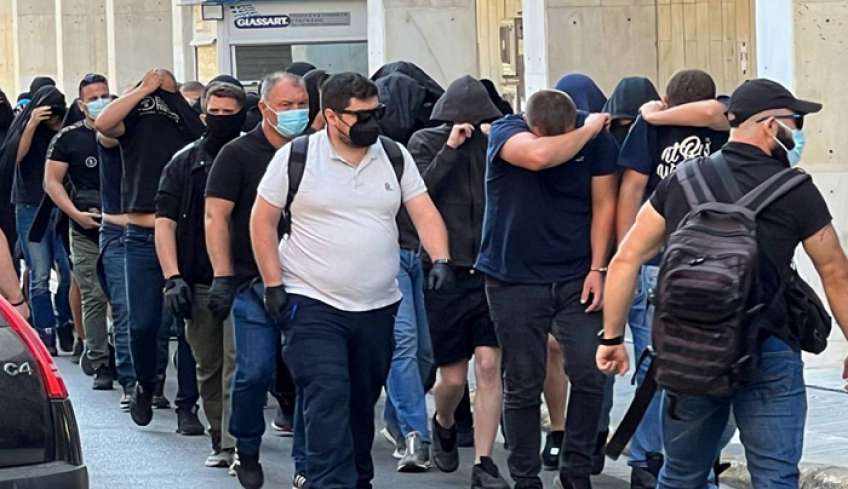Ποινική δίωξη για 4 κακουργήματα και 7 πλημμελήματα σε βάρος των 104 συλληφθέντων χούλιγκαν