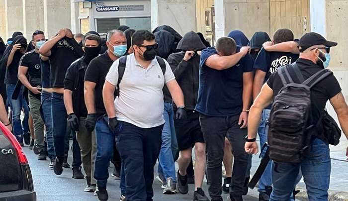 Ποινική δίωξη για 4 κακουργήματα και 7 πλημμελήματα σε βάρος των 104 συλληφθέντων χούλιγκαν