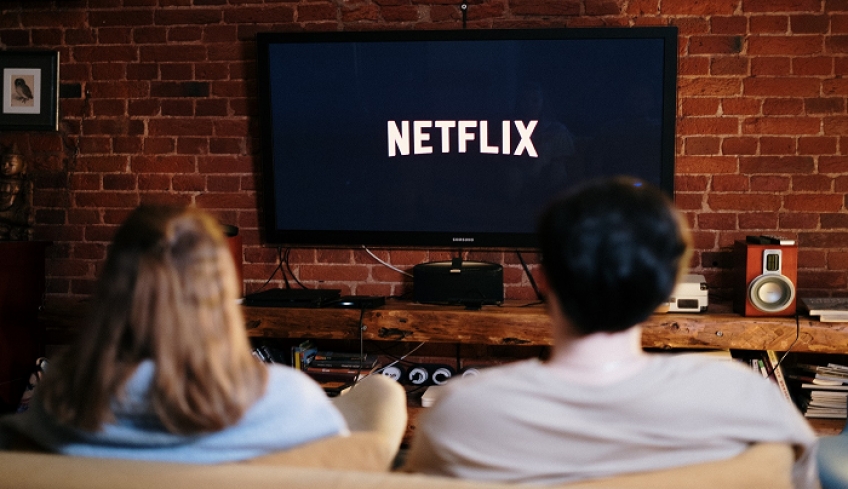 Το Netflix επαναστατεί ξανά: Πώς μπορείτε να δείτε νόμιμα και δωρεάν ταινίες και σειρές