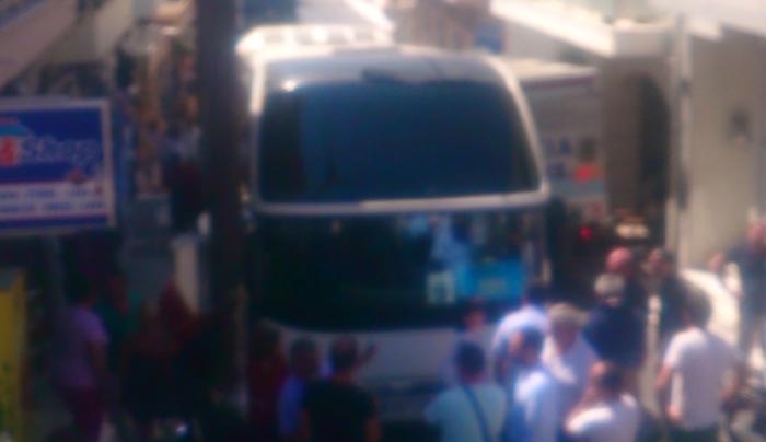 Απίθανη περιπέτεια για τουρίστες στην Ελούντα - Κατέβηκαν όλοι από το λεωφορείο τους (Φωτό και βίντεο)!