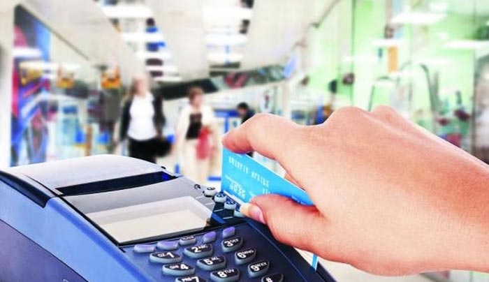 Με τροπολογία το αφορολόγητο στα 8.636 ευρώ και στο 29% η φορολογία των μικρών επιχειρήσεων
