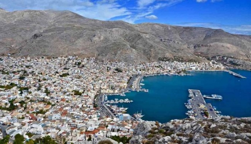 Πέθανε αβοήθητος σε… καρότσα στην Κάλυμνο – «Τον έσερνα με το σεντόνι τον πατέρα μου»