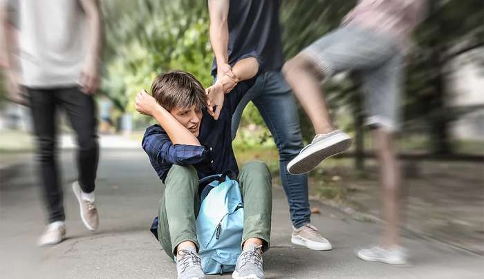 Εκτός ελέγχου η βία στους ανήλικους, ακόμη και σε… δημοτικά: Αιματηρά ραντεβού, ληστρικές επιθέσεις, επίδειξη όπλων