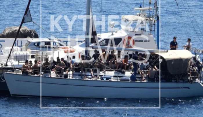Κύθηρα: Άλλα δύο ιστιοφόρα με δεκάδες μετανάστες προσέδεσαν στο νησί