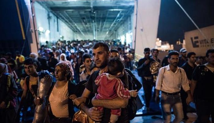 Πάνω από 2.500 πρόσφυγες σήμερα στον Πειραιά από Μυτιλήνη και Χίο
