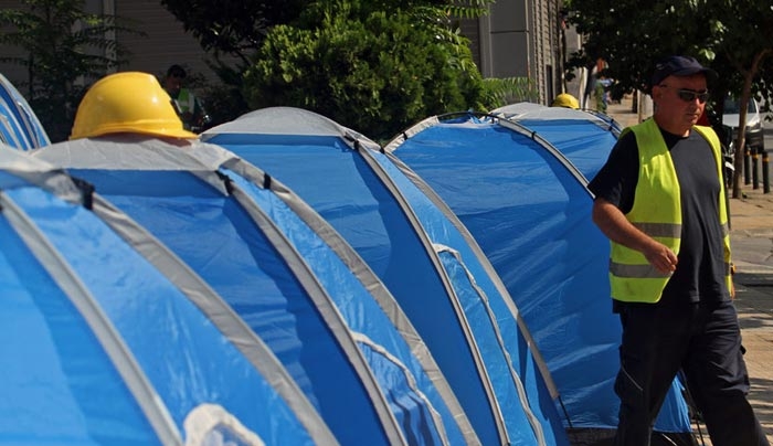 Ανοίγουν ανενεργό στρατόπεδο για τους μετανάστες της πλατείας Βικτωρίας