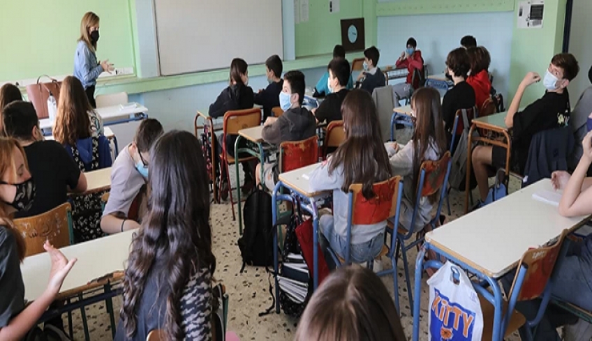 Σχολεία: Με δύο τεστ την εβδομάδα επιστρέφουν στα θρανία ανεμβολίαστοι εκπαιδευτικοί και μαθητές