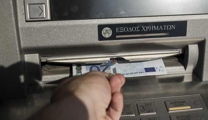 Τρίκαλα: Βρήκαν 2.000 ευρώ στο ΑΤΜ και τα παρέδωσαν!