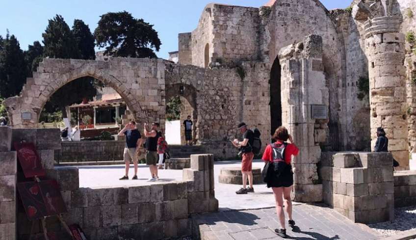 Νοτιοκορεάτες τουριστικοί πράκτορες στη Ρόδο