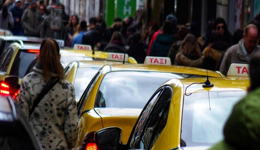 Στο μισό το ελάχιστο τίμημα μίσθωσης – Αντιδρούν οδηγοί και ιδιοκτήτες ταξί