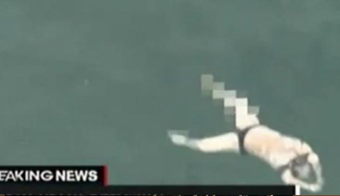 Σοκαριστικές εικόνες: Πτώμα επιπλέει στη θάλασσα της Ιάβας. Έχουν ήδη περισυλλεγεί 40 νεκροί της AirAsia (βίντεο)